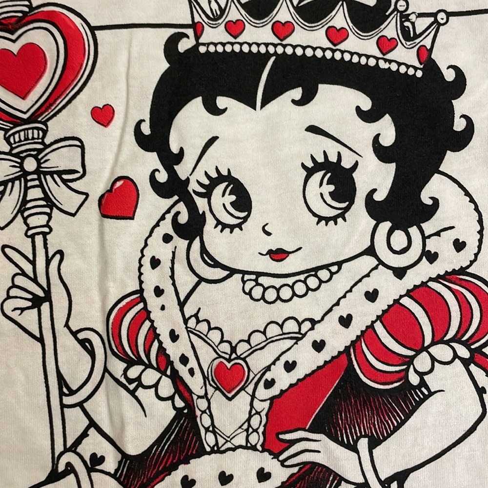 Betty Boop Queen Of Hearts Tee - Picture 5 of 8
